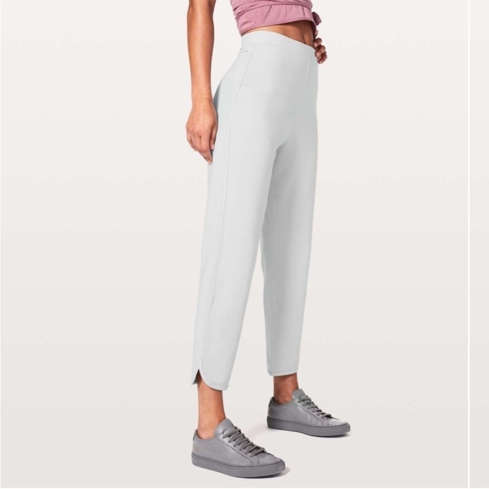 Lululemon Every Moment High Rise Pant 26"
Light Gray Vapor Women’s Size 4